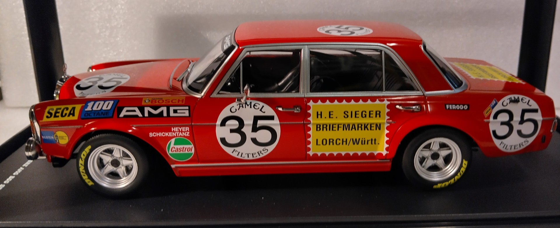 Pienoismalli Mercedes 300 SEL 6,8 1/18