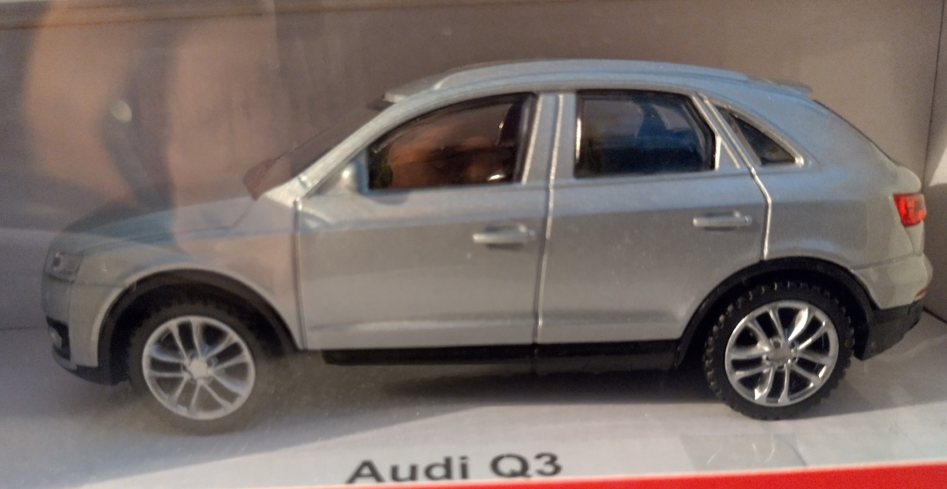 Pienoismalli Audi Q3 2018 1/43