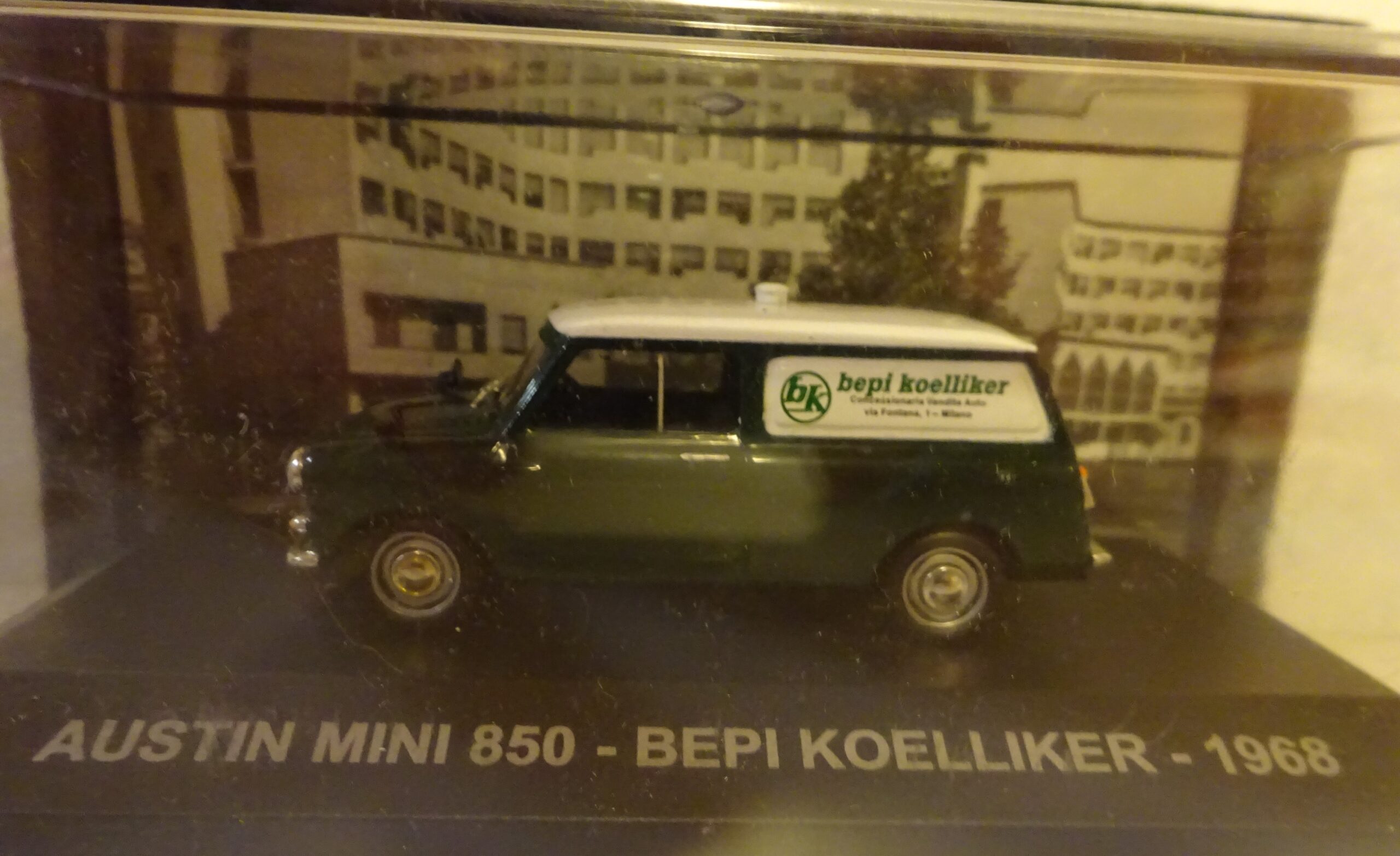 Pienoismalli Austin mini Van 1/43