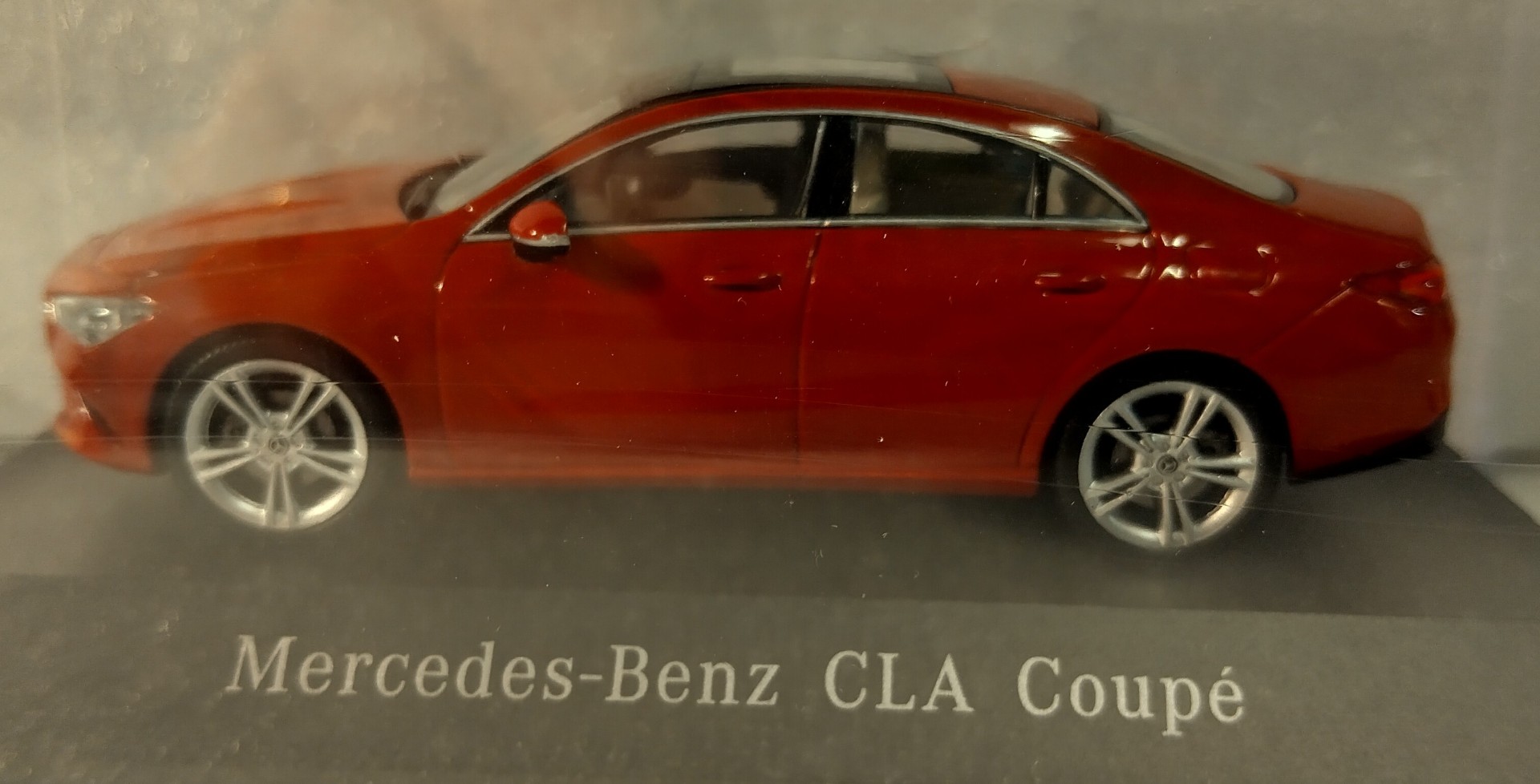 Pienoismalli Mercedes CLA Coupe 1/43