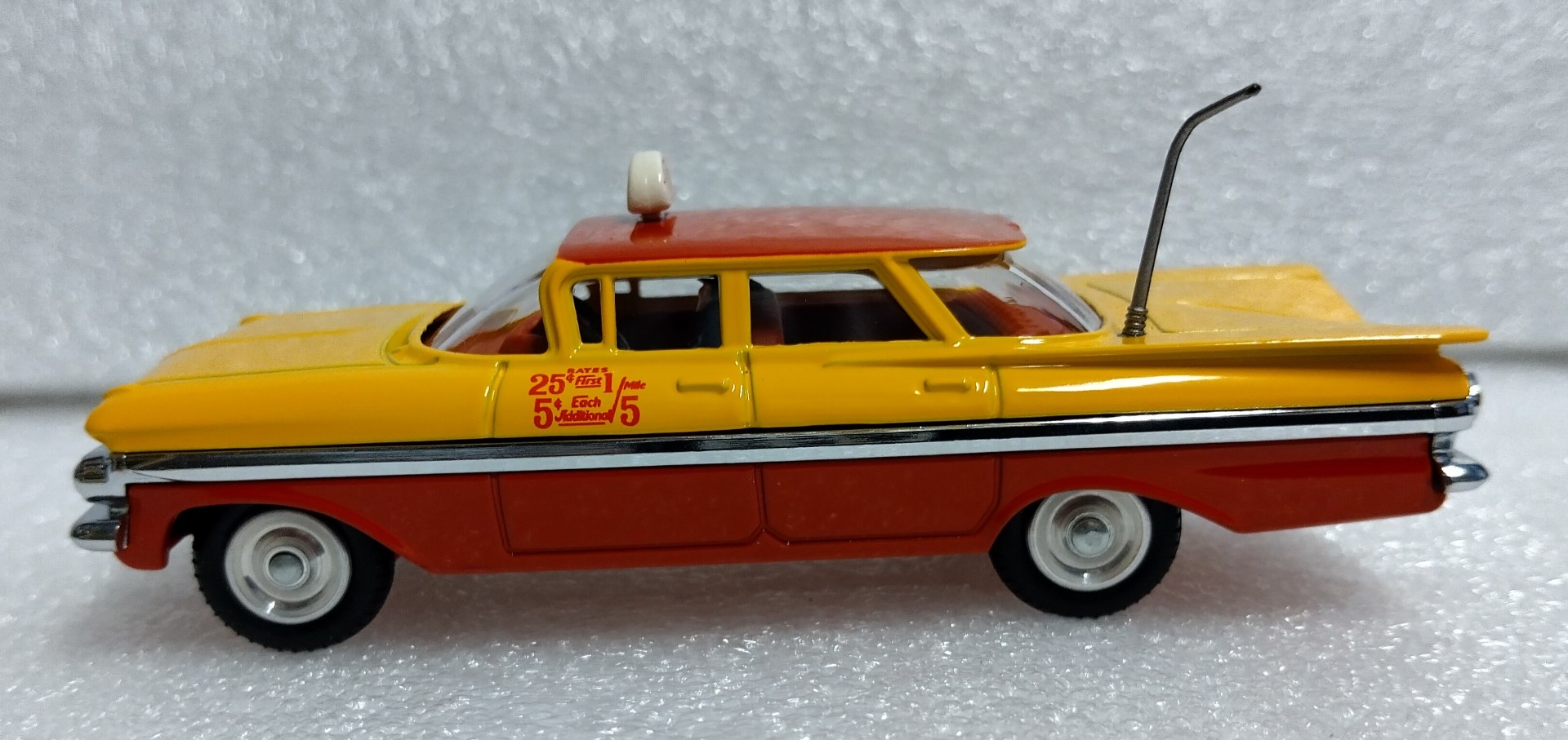 Pienoismalli Chevrolet Impala Taxi 1/50