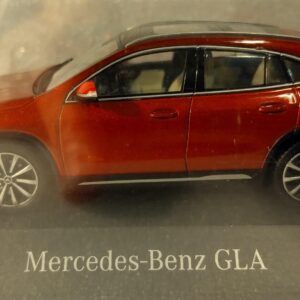 Pienoismalli Mercedes GLA H247 1/43