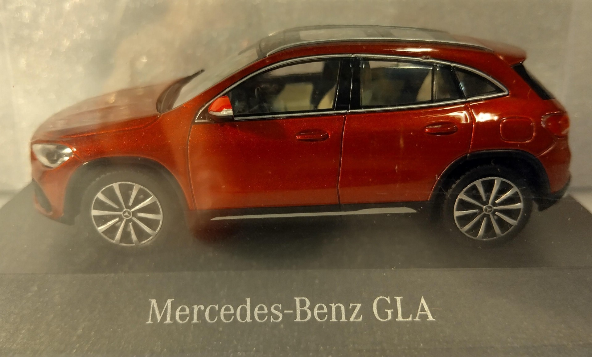 Pienoismalli Mercedes GLA H247 1/43