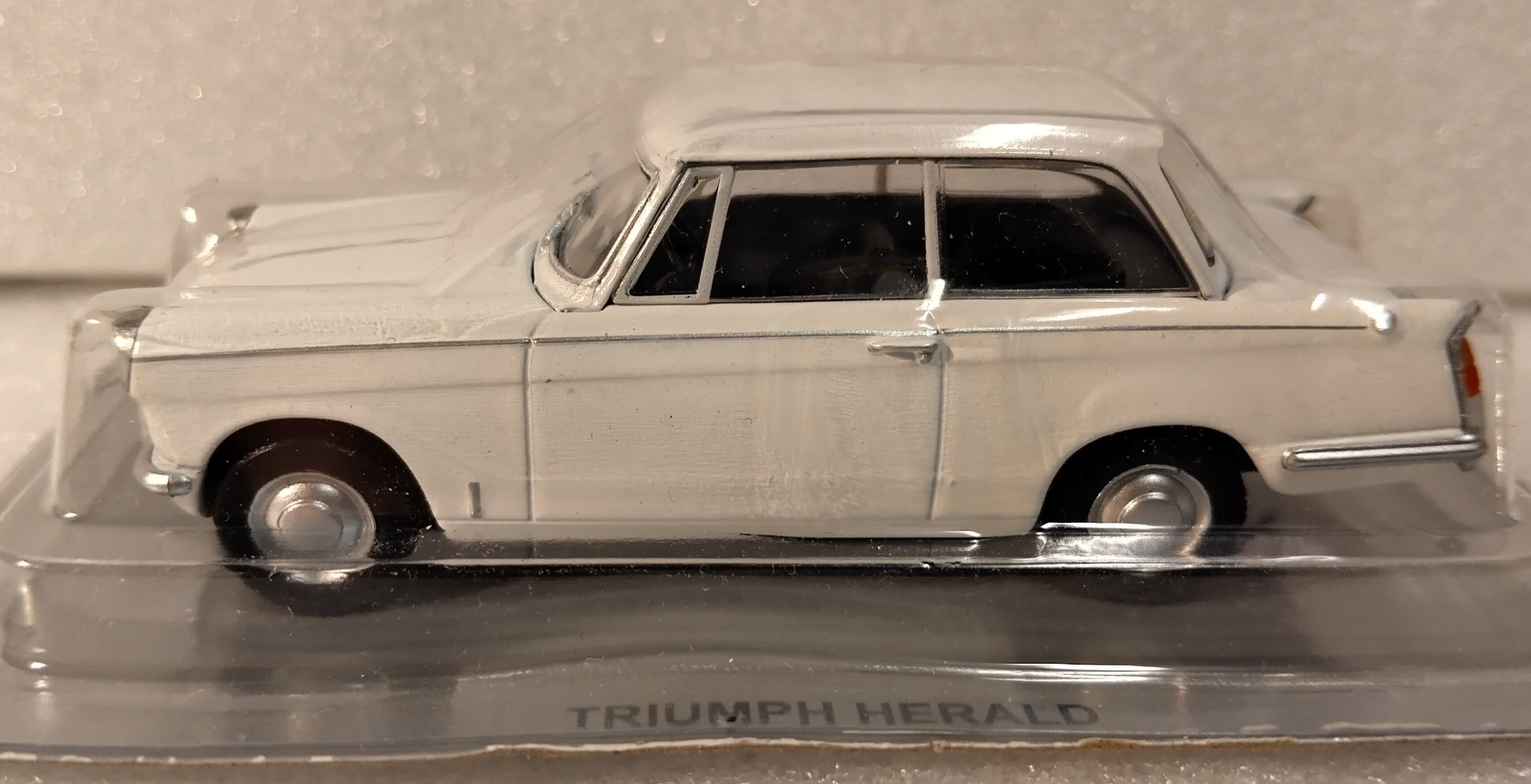Pienoismalli Triumph Herald 1959 1/43