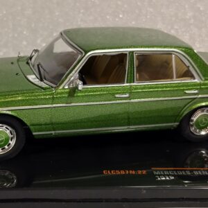 Pienoismalli Mercedes W123 240D vihreä 1/43