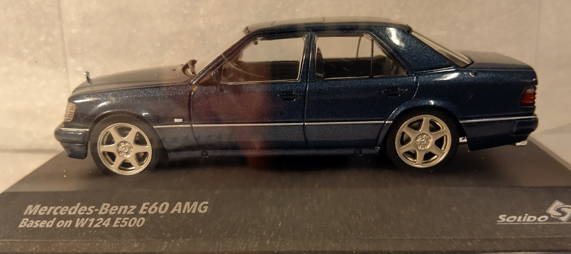 Pienoismalli Mercedes W124 500E E60 AMG 1994 1/43