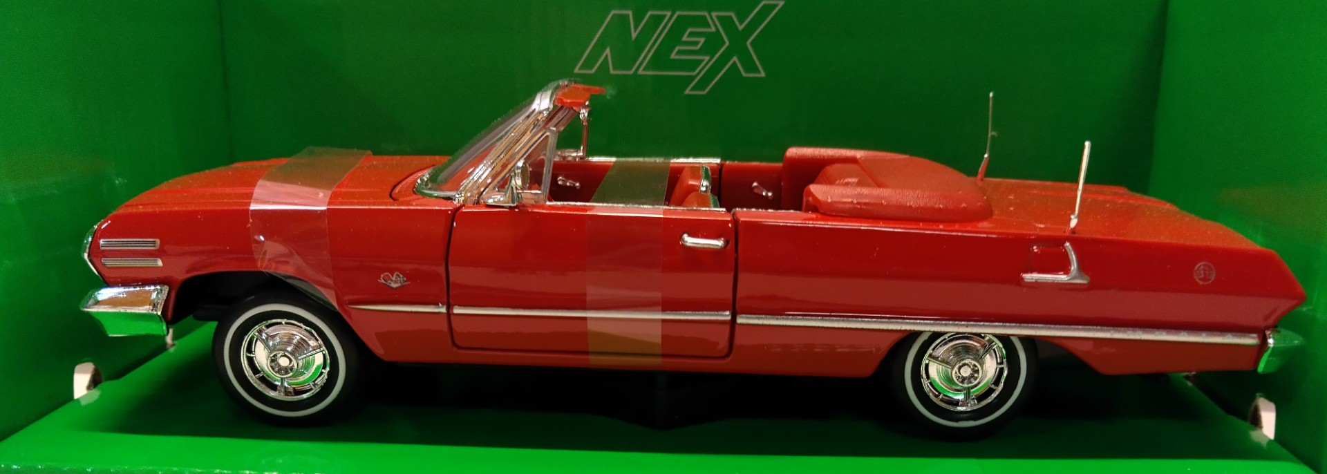 Pienoismalli Chevrolet Impala avo 1/24