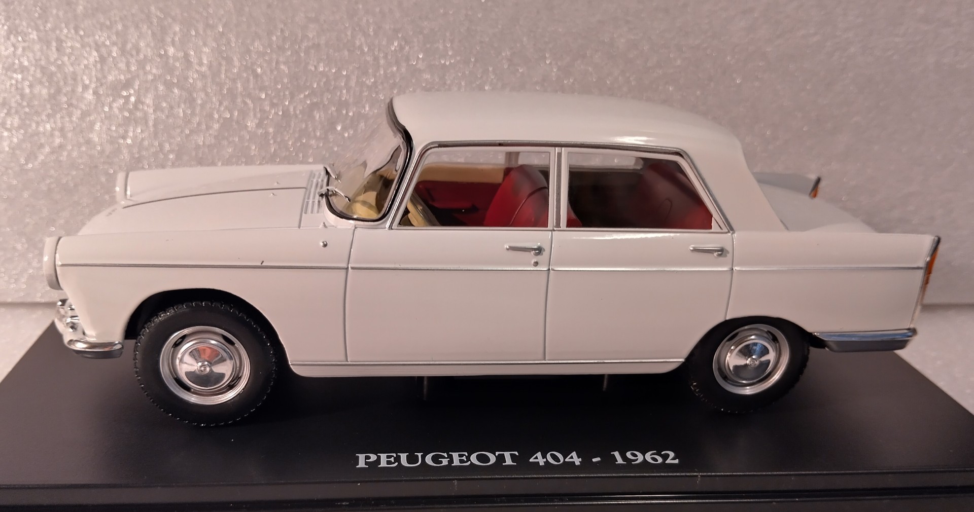 Pienoismalli Peugeot 404 1962 1/24