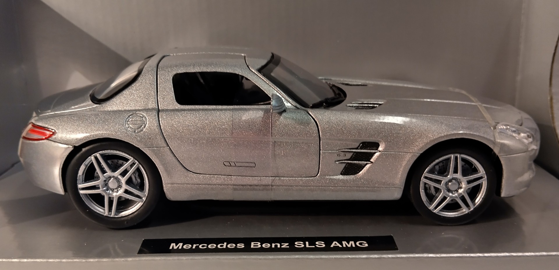 Pienoismalli Mercedes SLS AMG (C197 ) 1/24