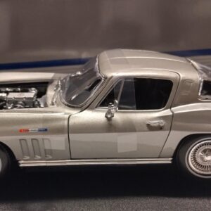 Pienoismalli Chevrolet Corvette 1965 1/18