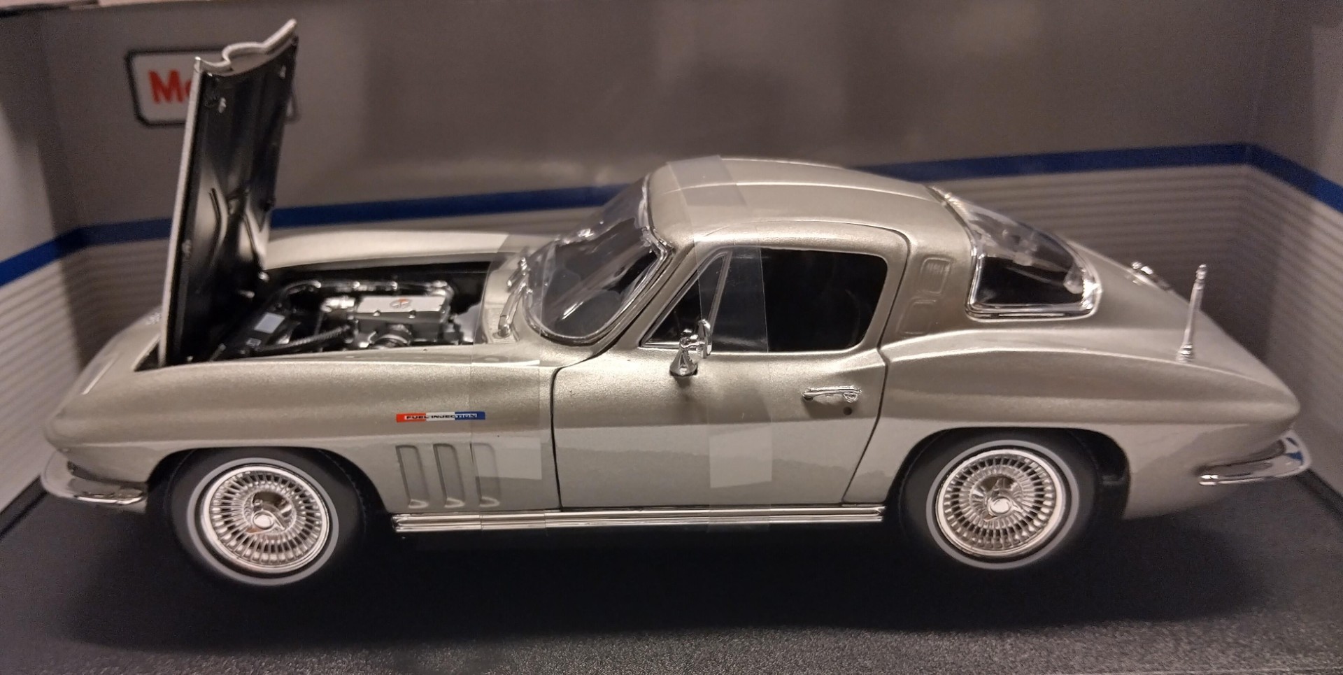 Pienoismalli Chevrolet Corvette 1965 1/18