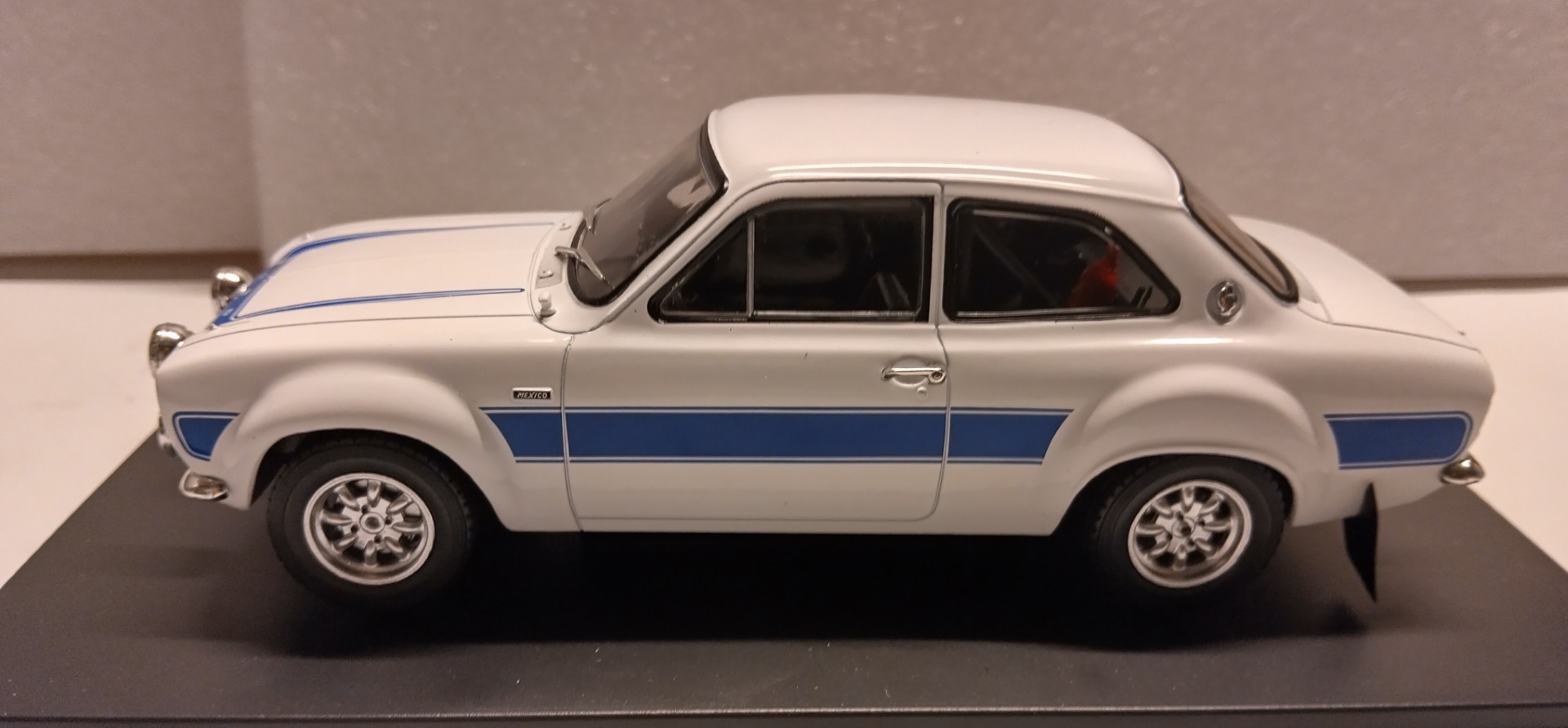Pienoismalli Ford Escort RS 2000 1973 1/24