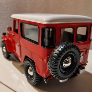 Pienoismalli Toyota Land Cruiser FJ40