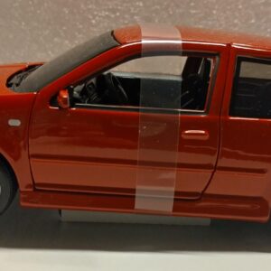 Pienoismalli VW Golf R32 2002   1/24