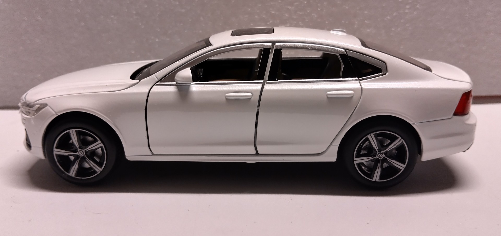 Pienoismalli Volvo S90 2018 1/32