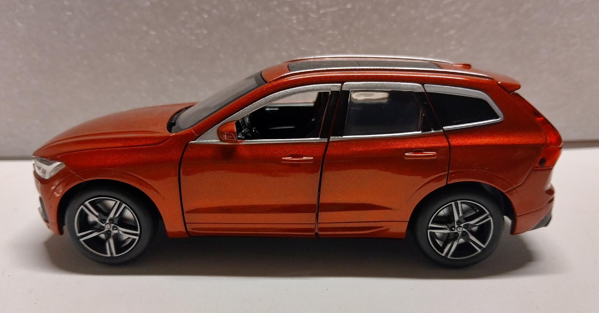 Pienoismalli VOLVO XC60 1/32