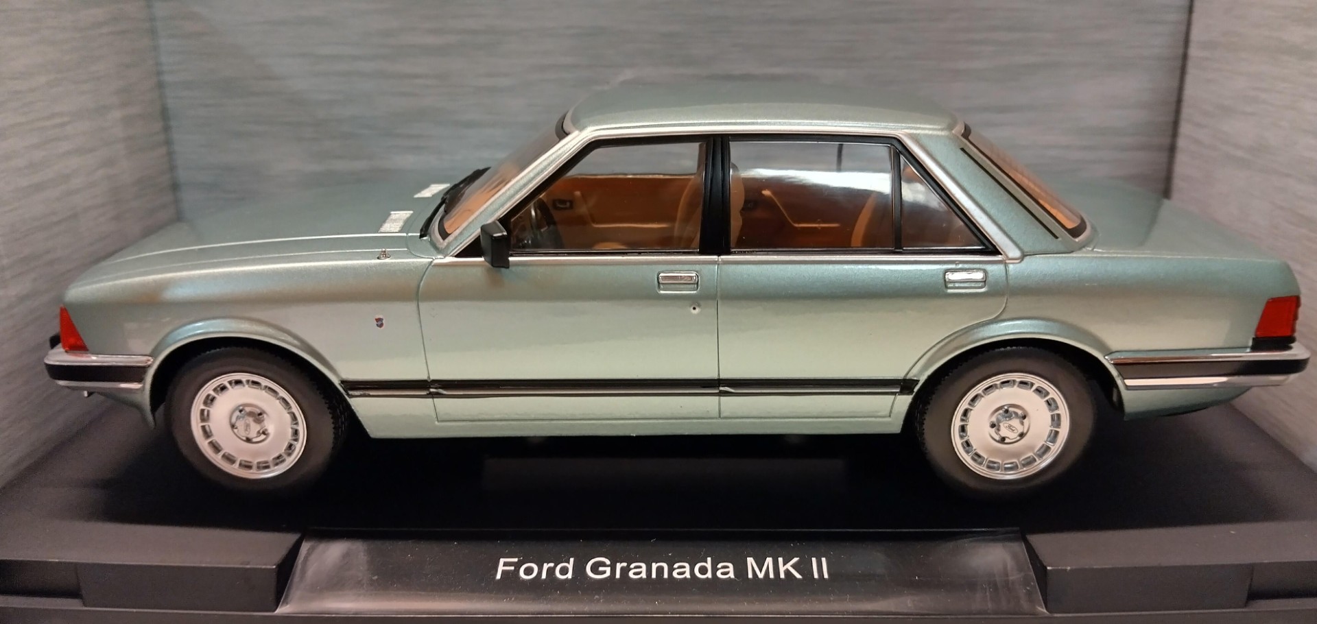 Pienoismallit Ford Granada Mk II 1/18