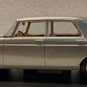 Pienoismalli Peugeot 404 harmaa 1/24