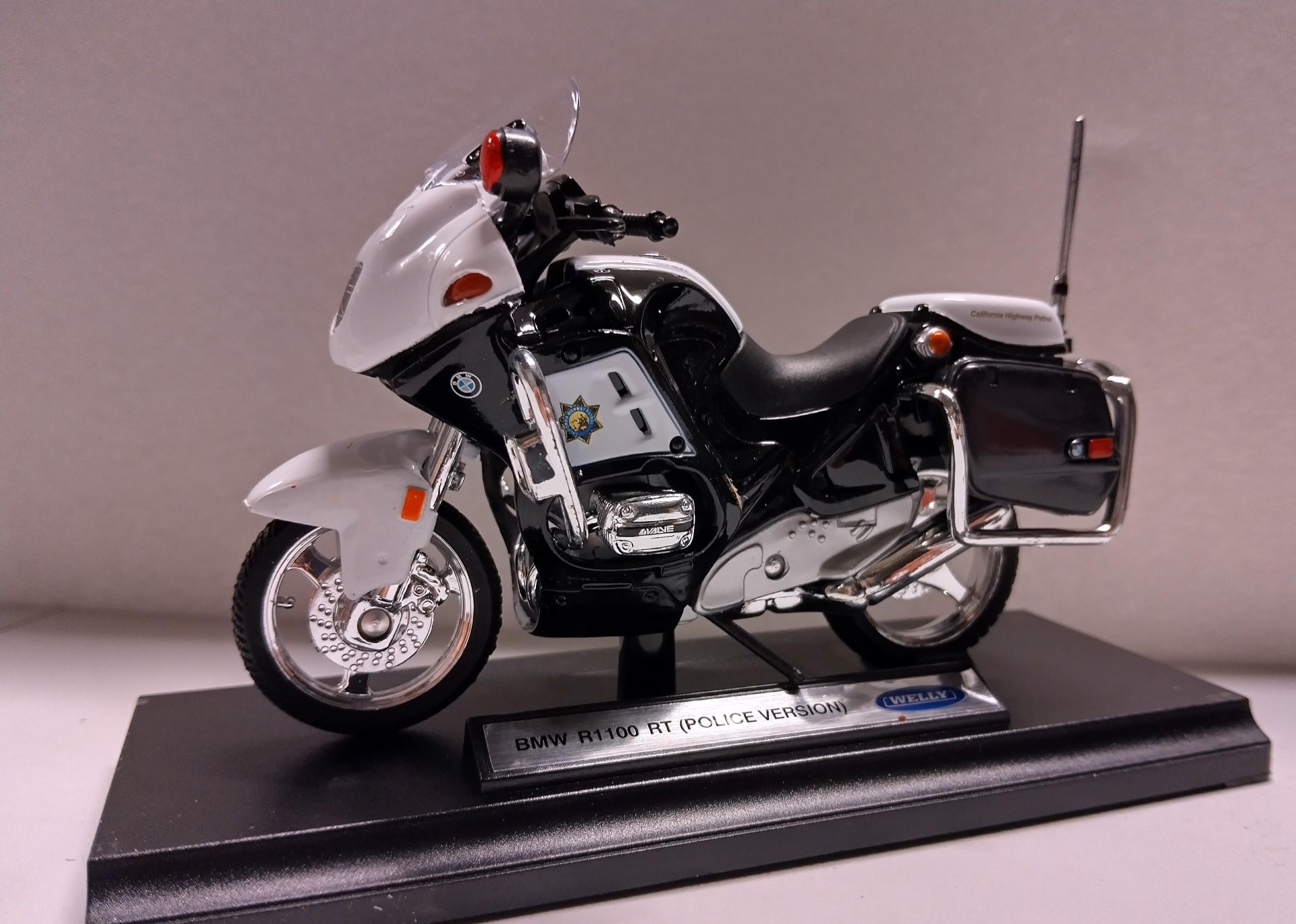Pienoismalli BMW R 1100 RT police 2001 1/18