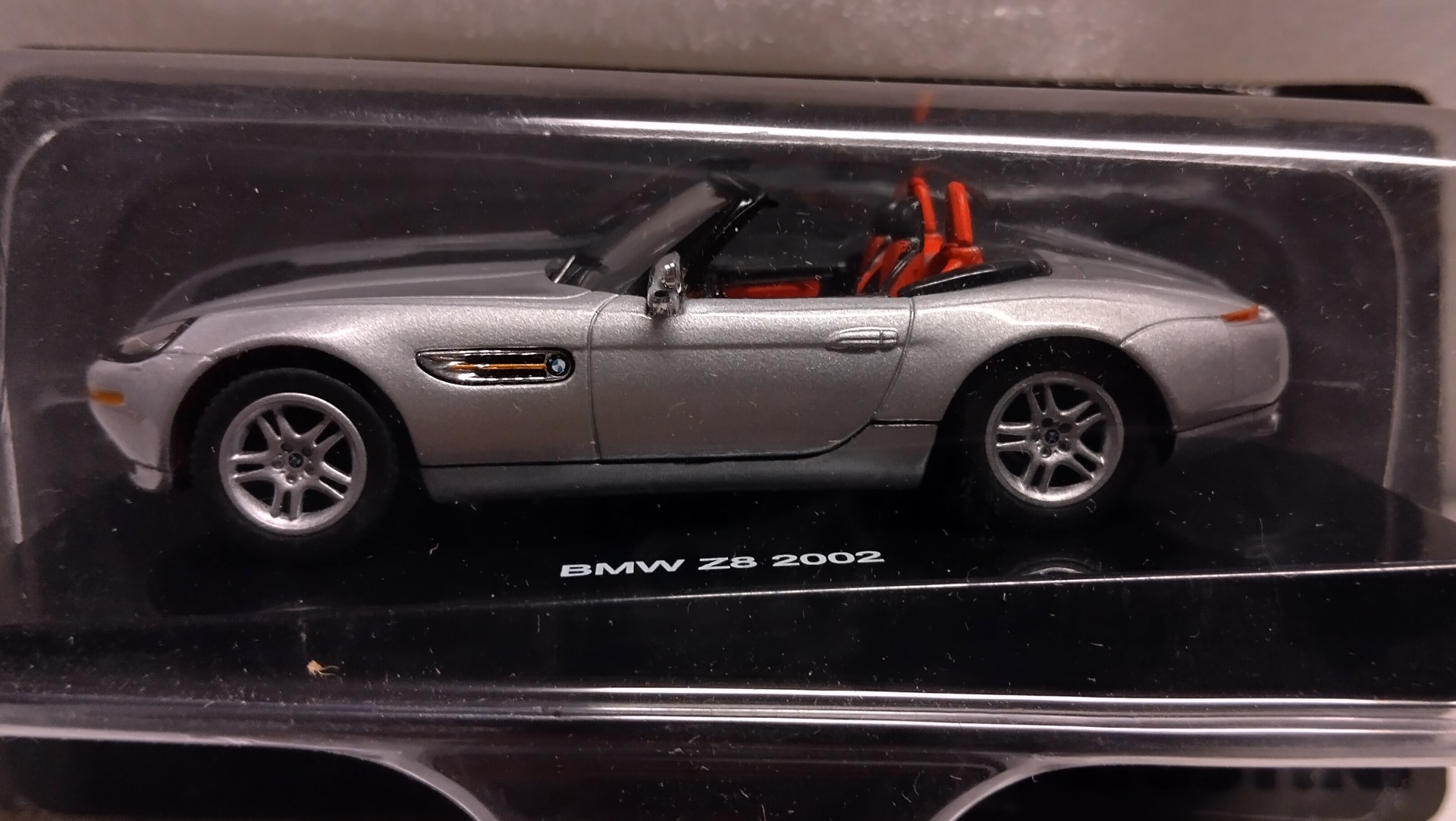 Pienoismalli BMW Z8 2002 1/43