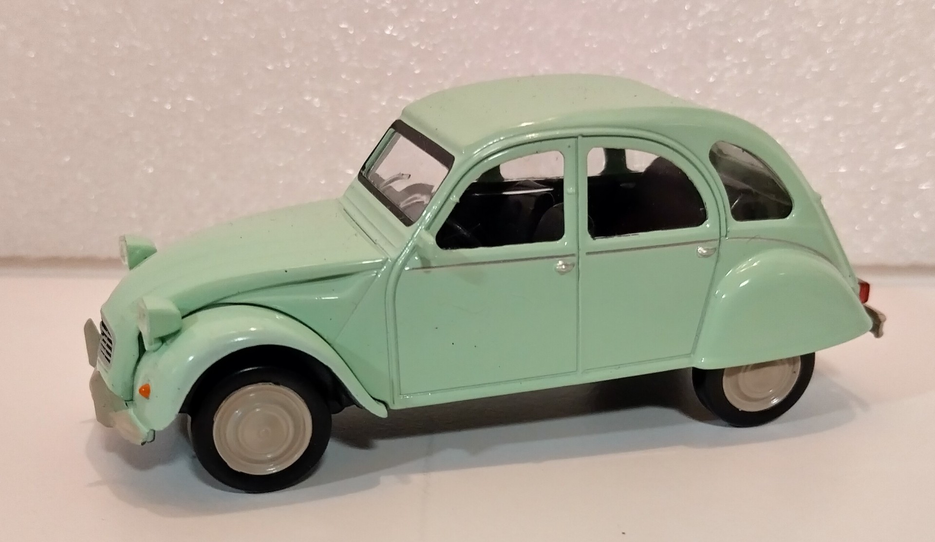 Pienoismalli Citroen 2 CV 1982