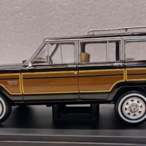 Pienoismalli Jeep Grand Wagoneer 1/24
