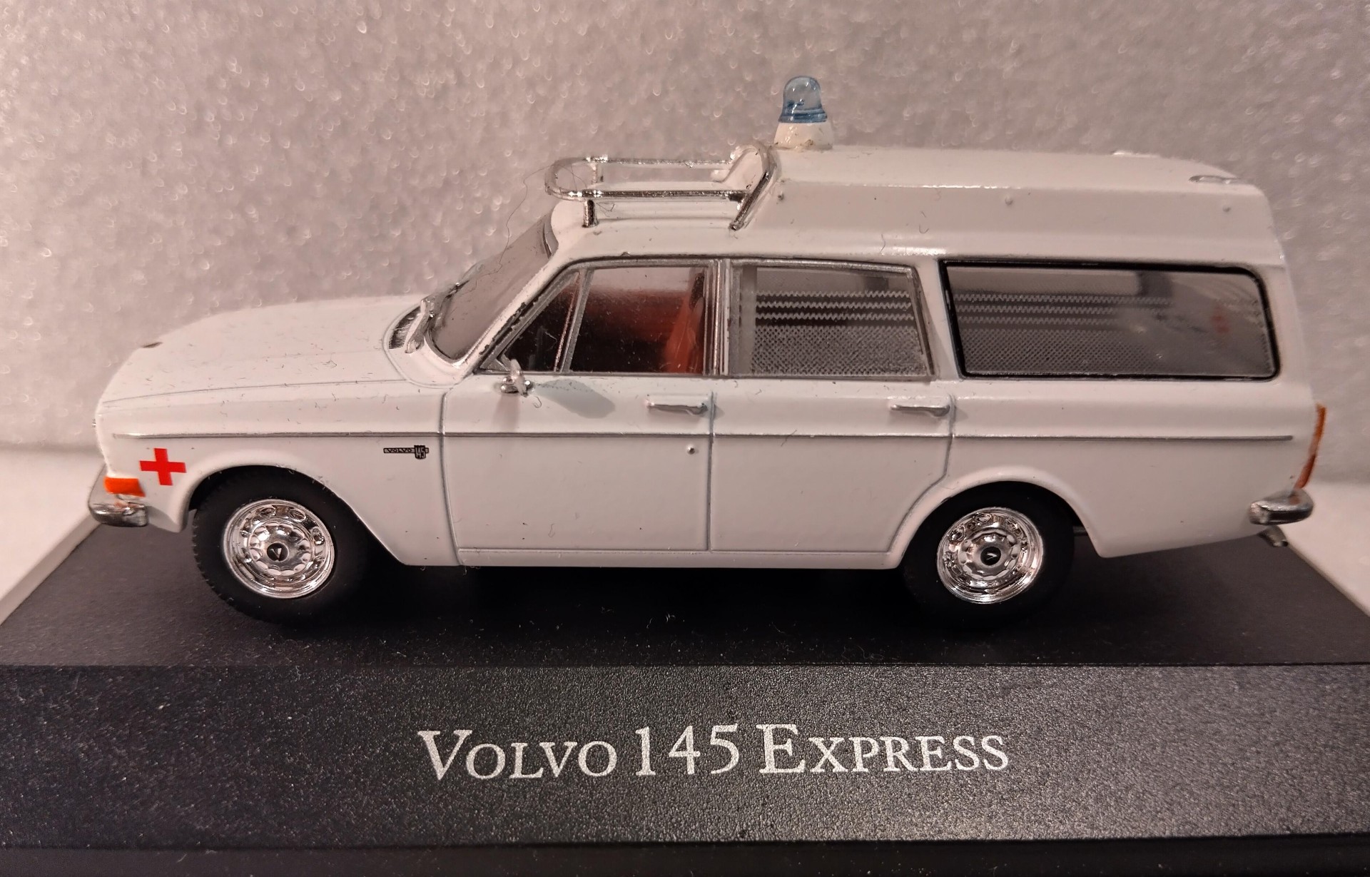 Pienoismalli Volvo 145 Express 1/43