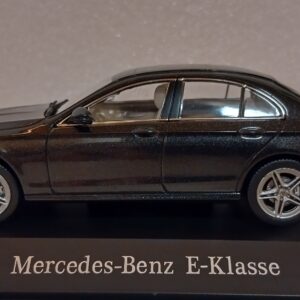 Pienoismalli Mercedes W213 tharmaa 1/43