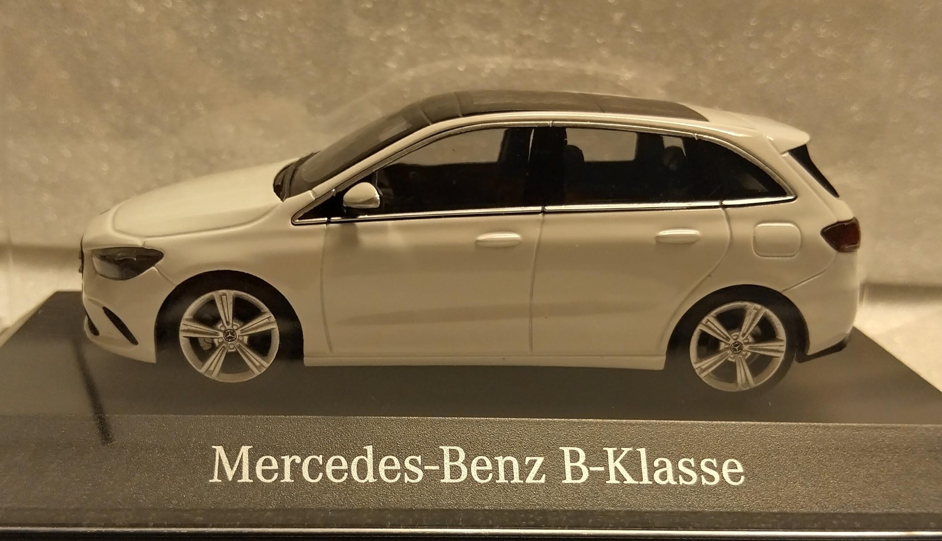 Pienoismalli Mercedes B (W247) v 2018 1/43