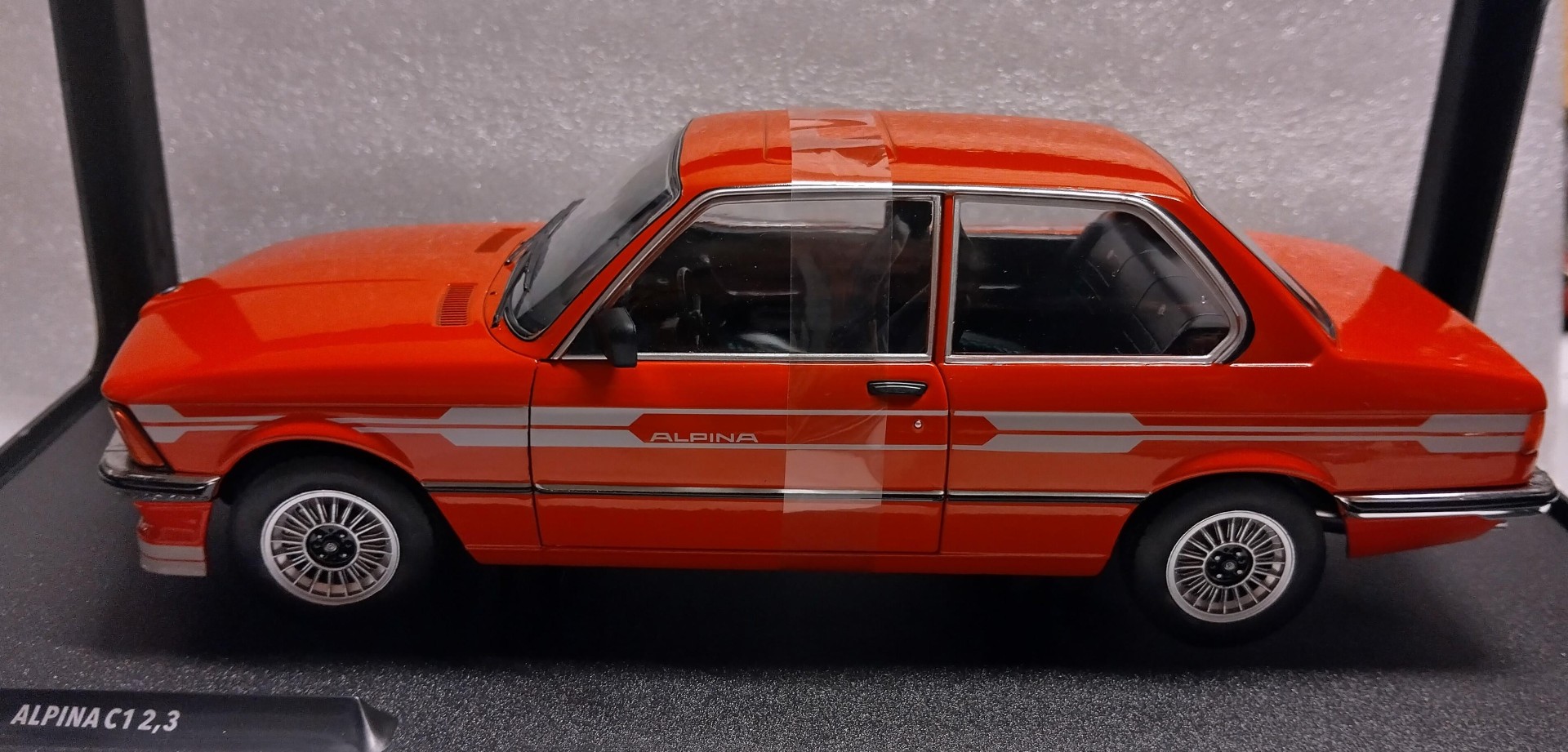 Pienoismalli BMW Alpina C1 2,3 1/18