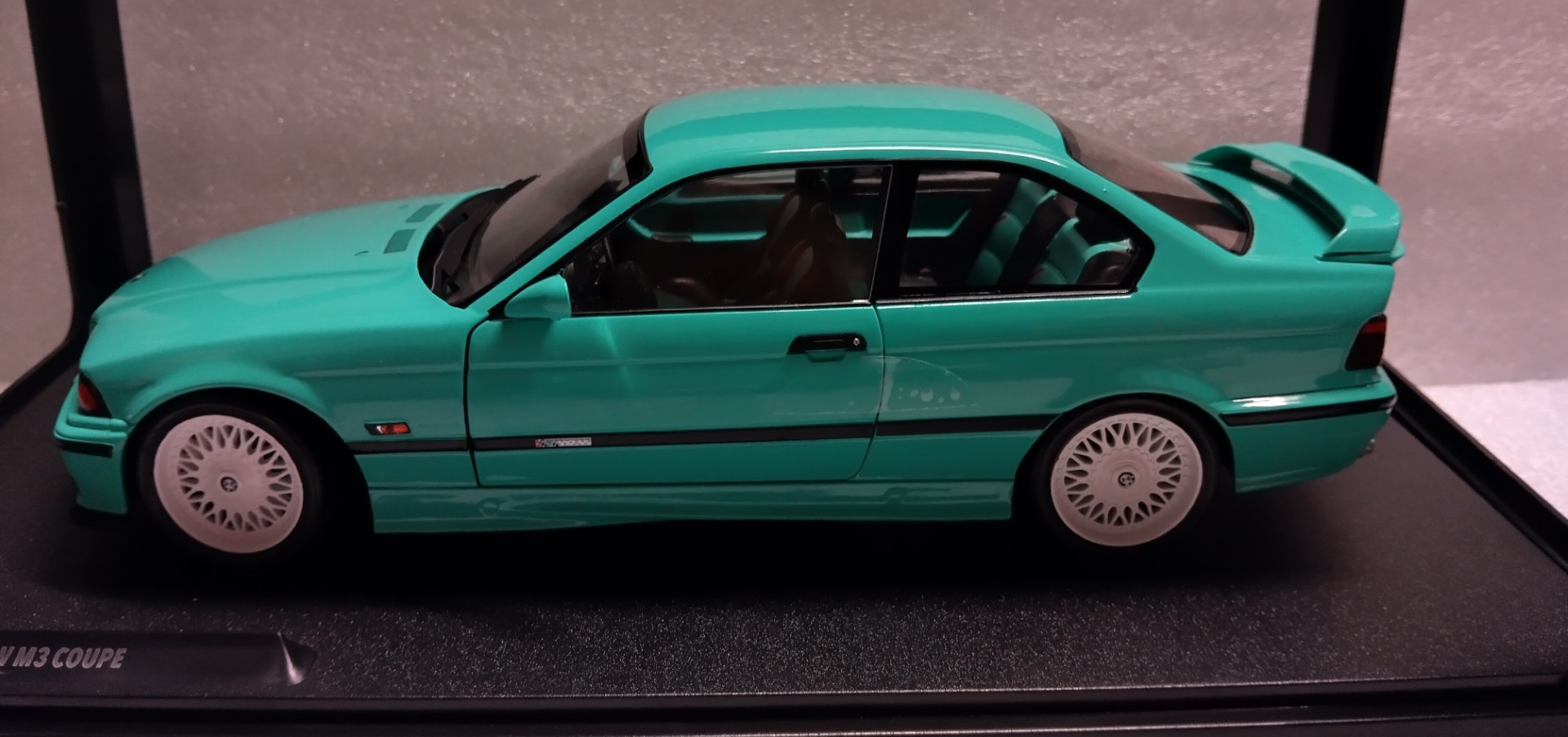 Pienoismalli BMW M3 Coupe (E36) 1991 1/18
