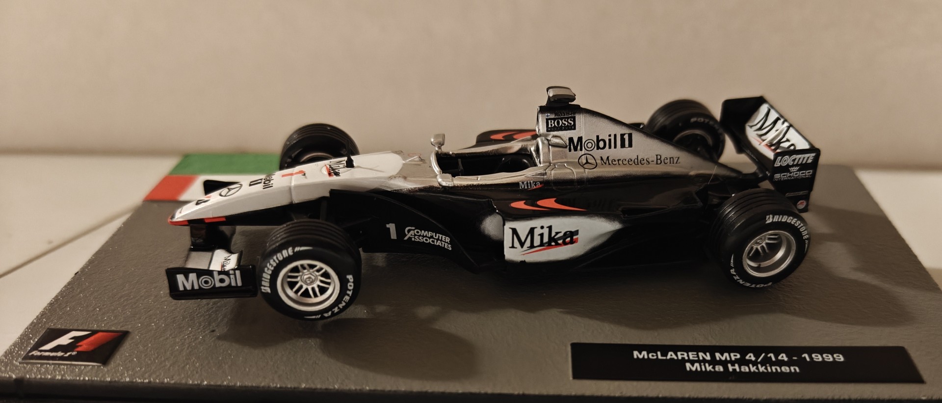 Pienoismalli McLaren Mika Häkkinen MM-vuosi 1999 1/43