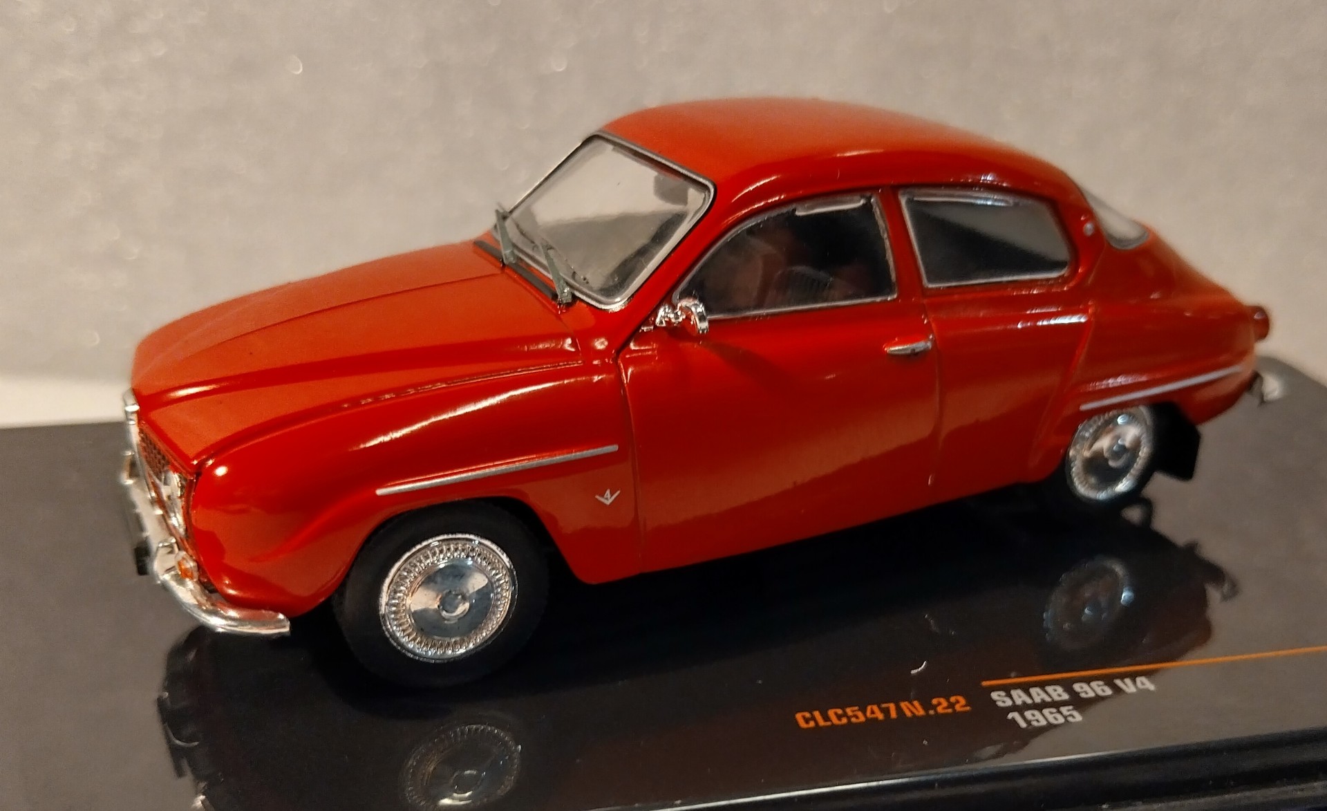Pienoismalli Saab 96 1965 punainen 1/43