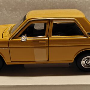 Pienoismalli Datsun 510 keltainen 1/24