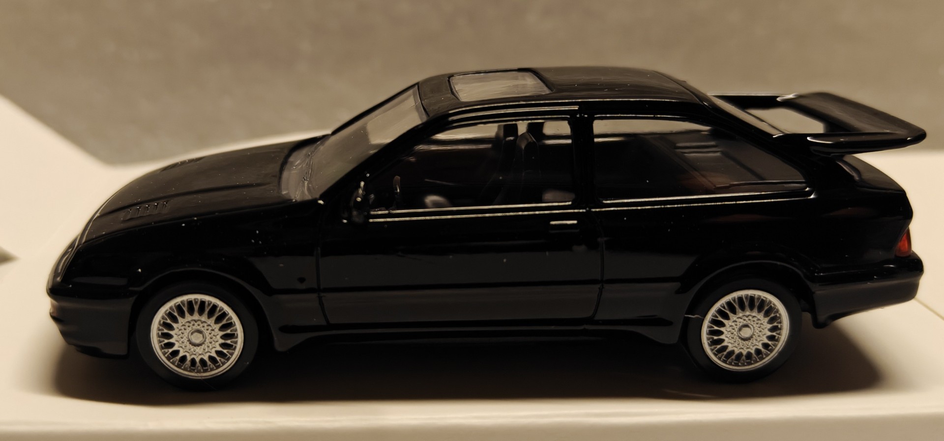 Pienoismalli Ford Sierra RS Cosworth 1986 1/43