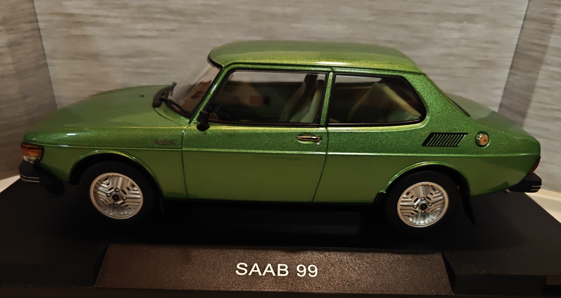 Pienoismalli Saab 99 Turbo vihreä 1/18
