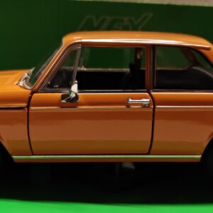 Pienoismalli BMW 2002 ti 1966 1/24