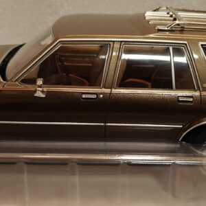 Pienoismalli Chevrolet Caprice Estate beige 1/18