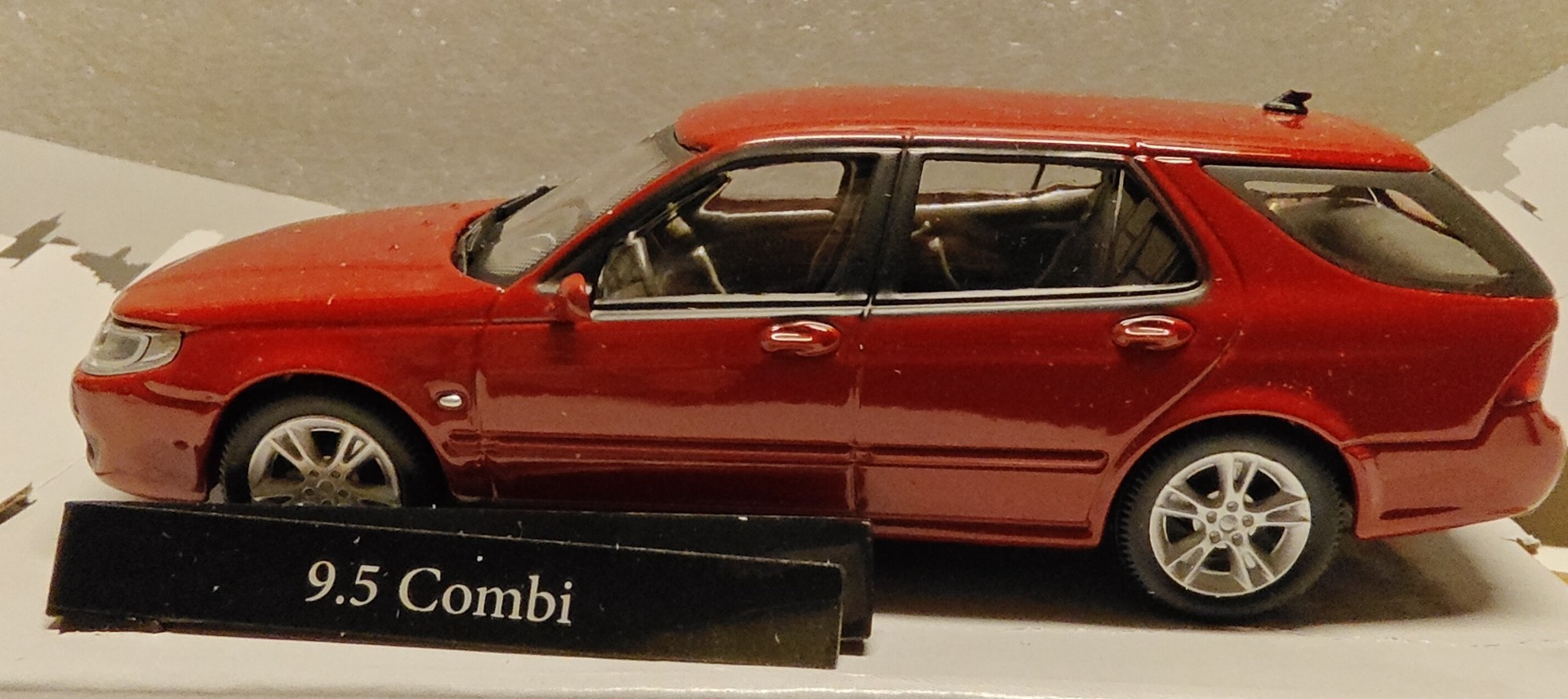 Pienoismalli Saab 9.5 Combi 1/43