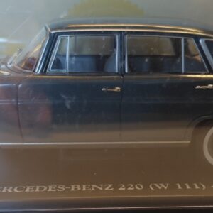 Pienoismalli Mercedes W111 1962 1/24