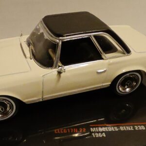Pienoismalli Mrcedes W113 230 SL 1/43