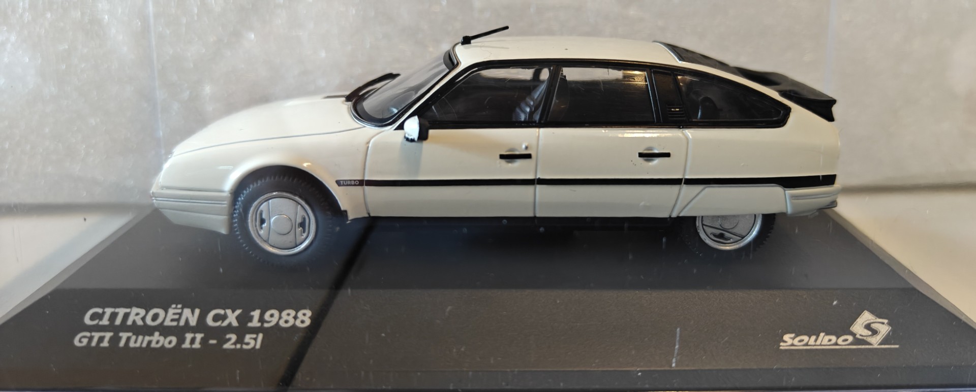 Pienoismalli Citroen CX 2,5i GTI Turbo 2 1988 1/43