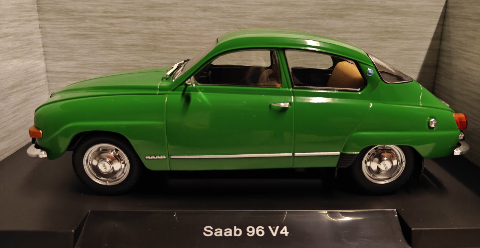 Pienoismalli Saab 96 V4 vihreä 1/18