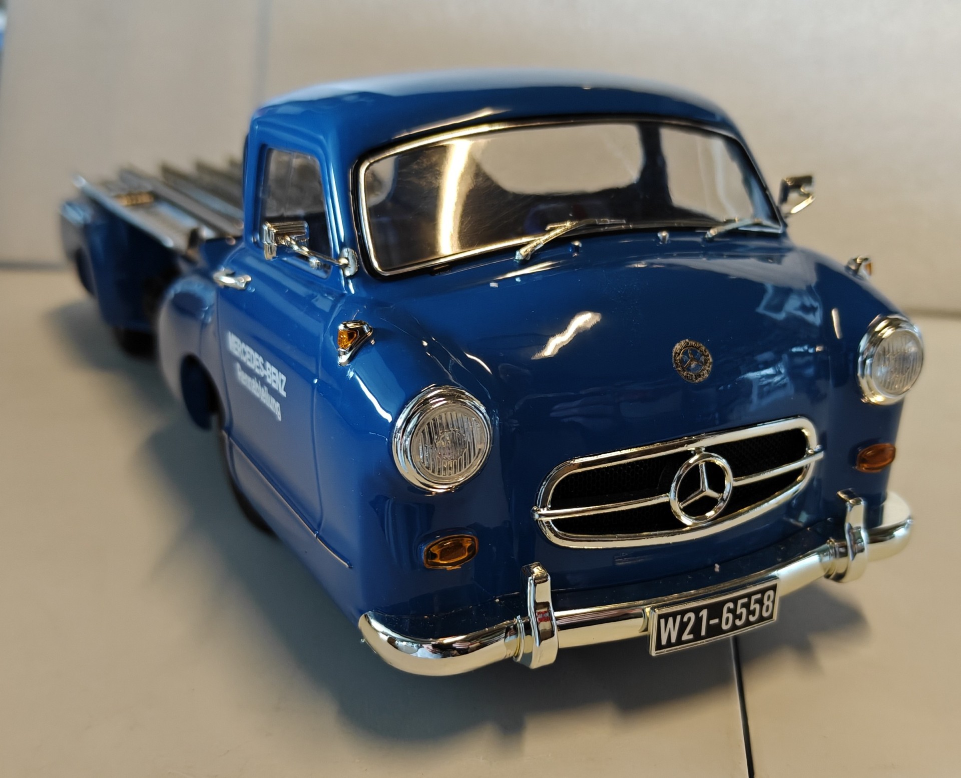 Pienoismalli Mercedes W21 "Das blaue Wunder" 1/18 - Image 2