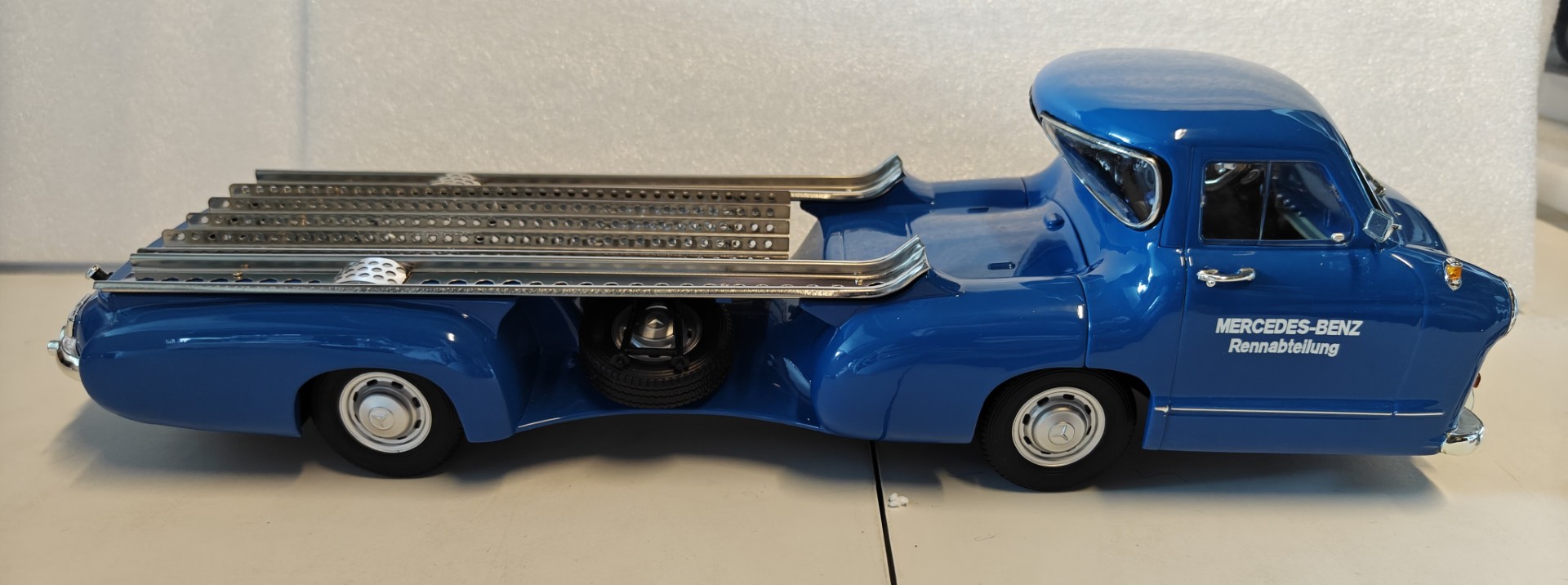 Pienoismalli Mercedes W21 "Das blaue Wunder" 1/18
