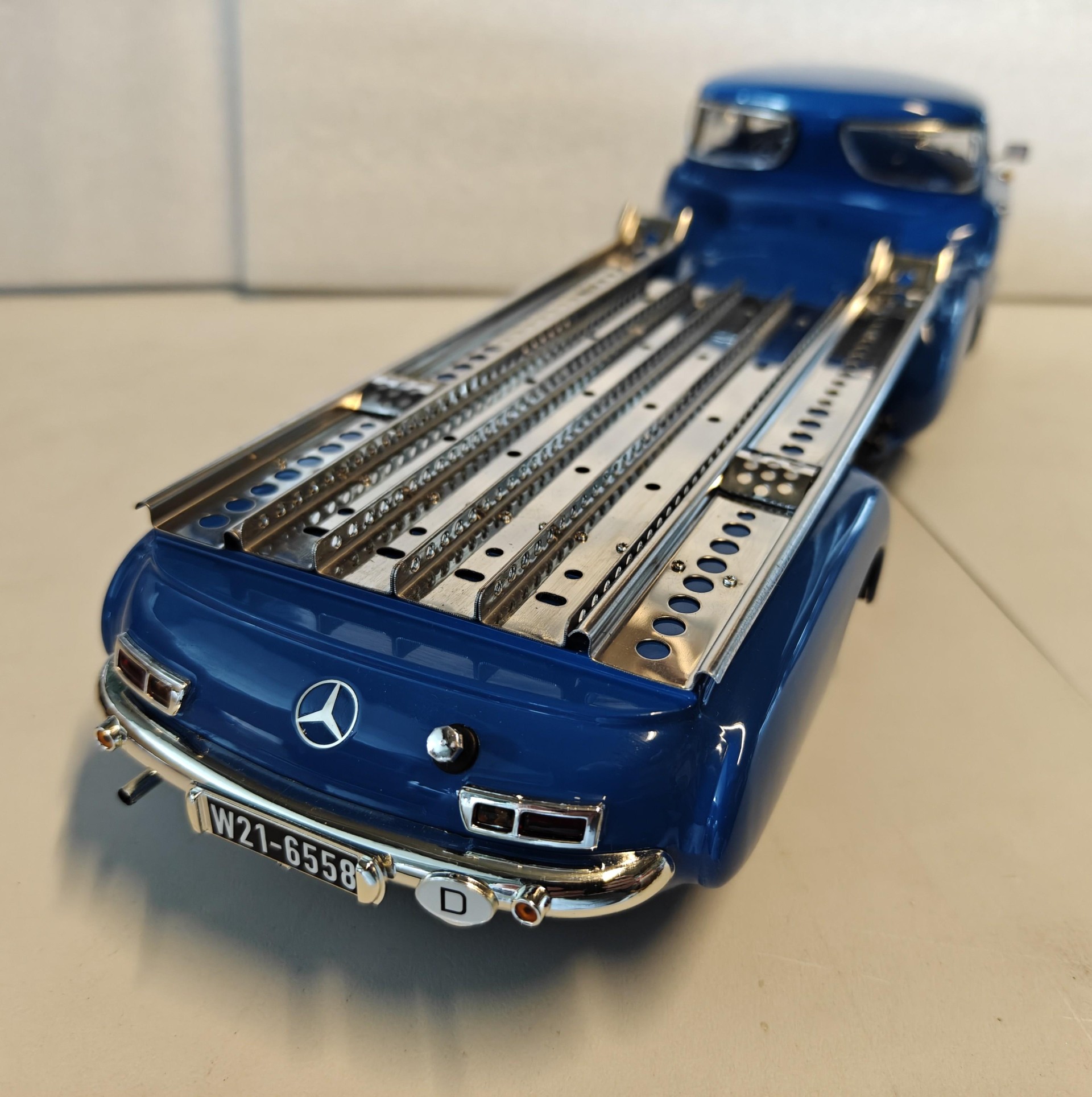 Pienoismalli Mercedes W21 "Das blaue Wunder" 1/18 - Image 3