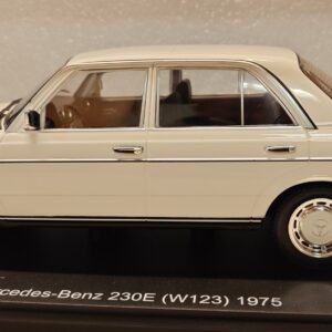 Pienoismalli Mercedes W123 230E valkoinen 1/18