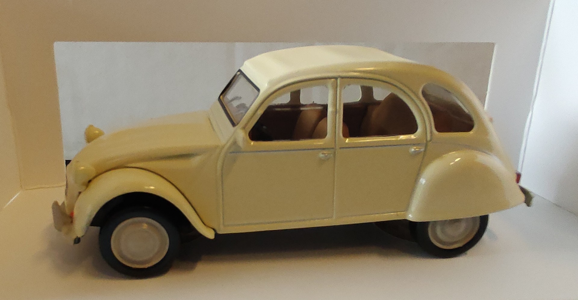 Pienoismalli Citroen 2CV 1978 1/43