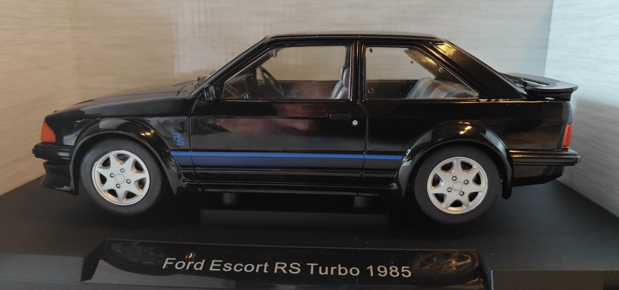 Pienoismalli Ford Escort Mk III RS 1985 1/18