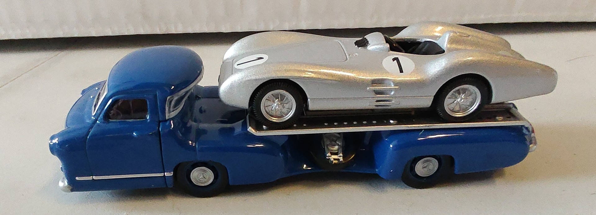 Mercedes Racing Transport + formula 1/64